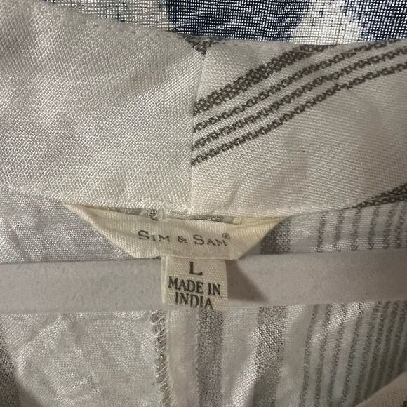 Sim and Sam Gray and White Top Size L - Picture 2 of 4